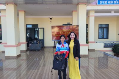 Trao học bổng Vừ A Dính