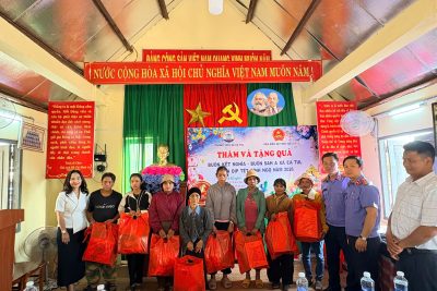 TẶNG QUÀ TẾT BUÔN KẾT NGHĨA